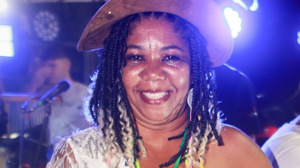 Mãe de Davi, do ‘BBB 24’, curte piscina de seu novo condomínio, na Bahia: ‘Luxo’