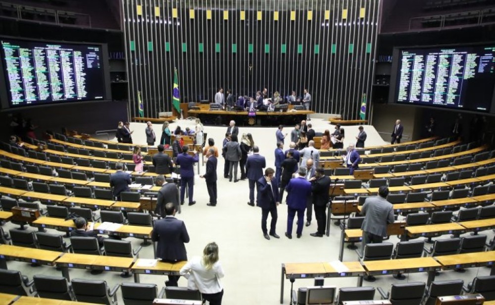 Deputados analisam projeto que altera regras do DPVAT; acompanhe