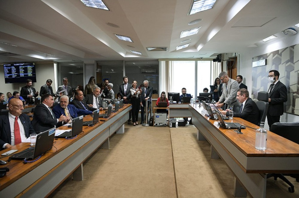 CAE aprova volta de informação sobre estado e município em placas de carros