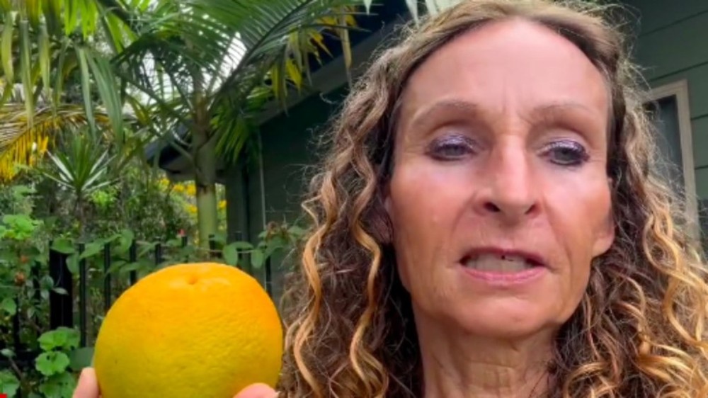 Mulher passa 40 dias tomando só suco de laranja. Veja resultado