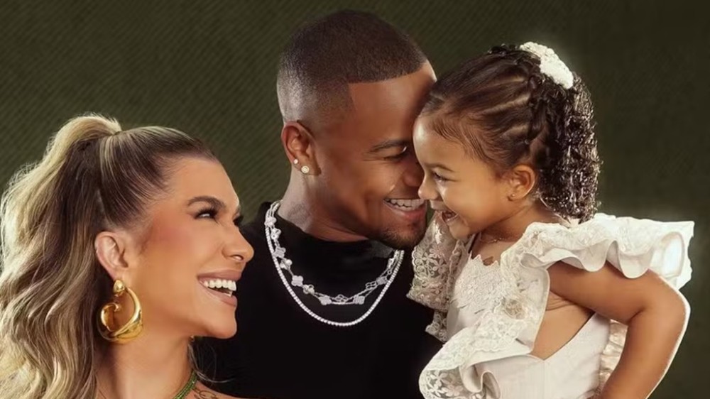 Léo Santana comemora aniversário e ganha declaração de Lore Improta: ‘Minha vida’