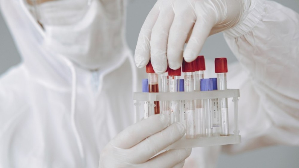 Mulheres são infectadas com HIV após procedimento estético nos EUA