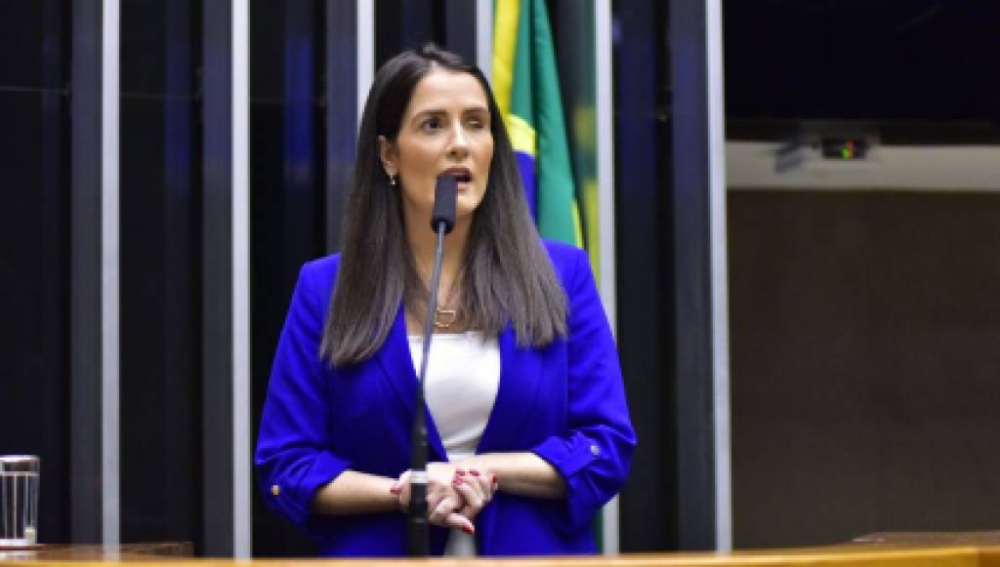 Prefeito e primeira-dama desejam plena recuperação à deputada Amália Barros (PL-MT)