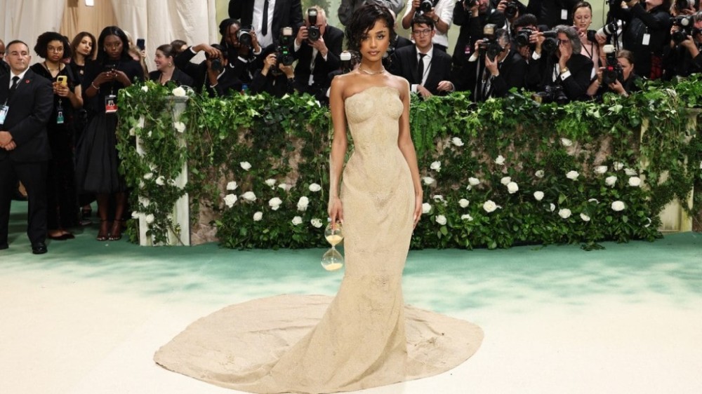 Areia, madeira, papel de parede... os materiais dos looks do Met Gala