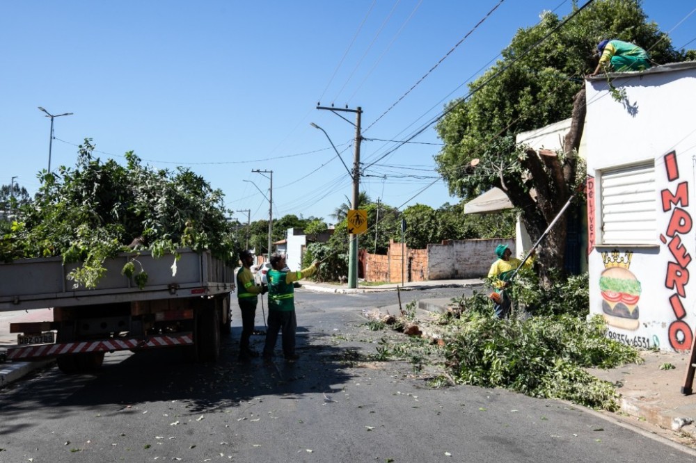 Mutirão de Limpeza chega ao bairro Jamil Nadaf; moradores poderão realizar o descarte regular de materiais inservíveis através do programa Cata-treco