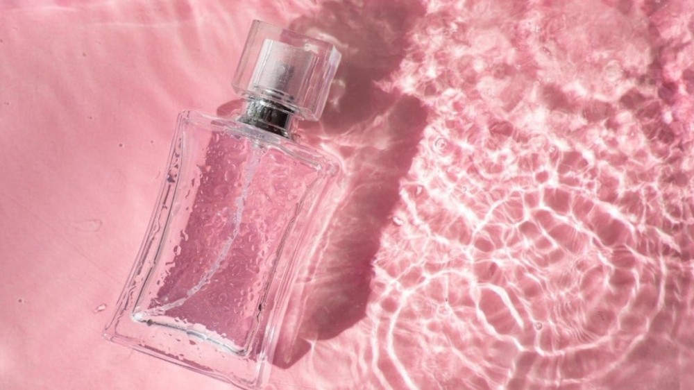 5 perfumes aquáticos cheirosos para os dias quentes