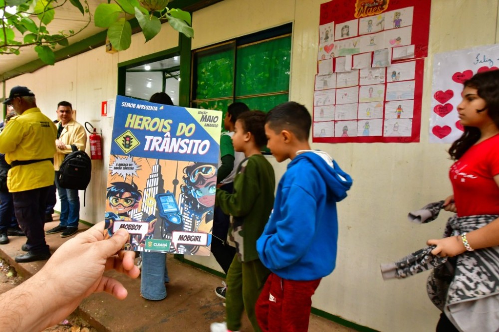 Psicólogo cria 'super-heróis cuiabanos' para conscientizar crianças sobre segurança no trânsito em Cuiabá