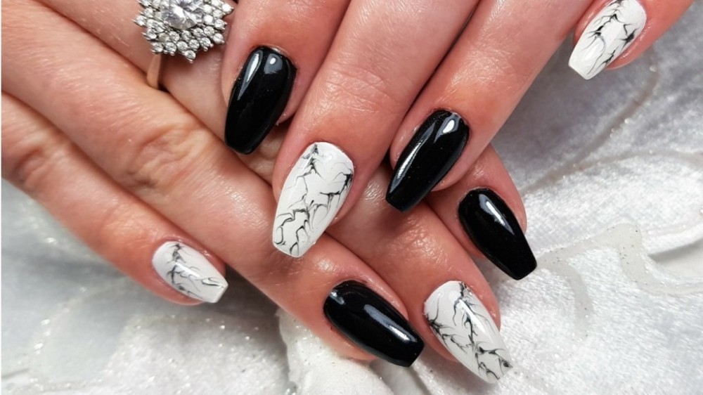 7 unhas decoradas preto e branco para ficar bonita e estilosa