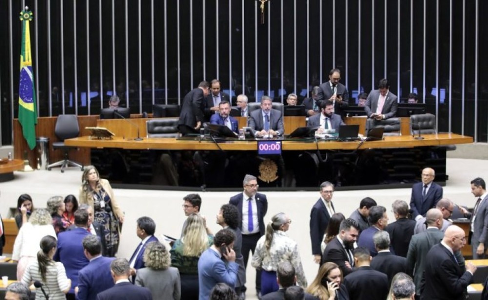 Câmara aprova reajuste de salários para várias categorias do serviço público; acompanhe