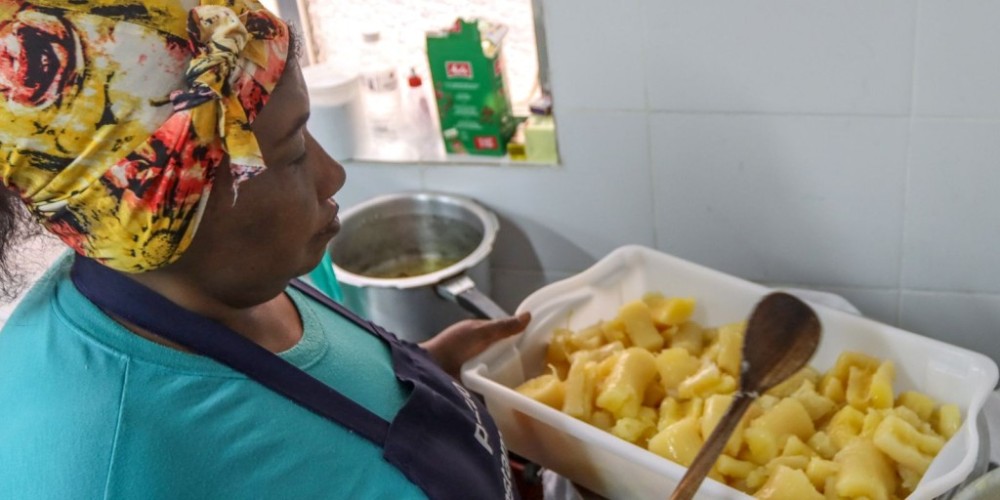 Central de alimentos abastecerá cozinhas solidárias no RS
