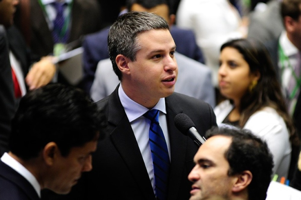 Congresso homenageia ex-deputado Arthur Bisneto, morto aos 44 anos