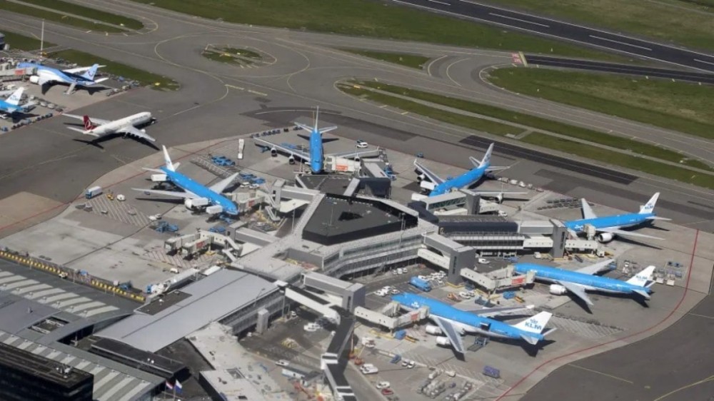 Turbina de avião suga e mata uma pessoa em aeroporto