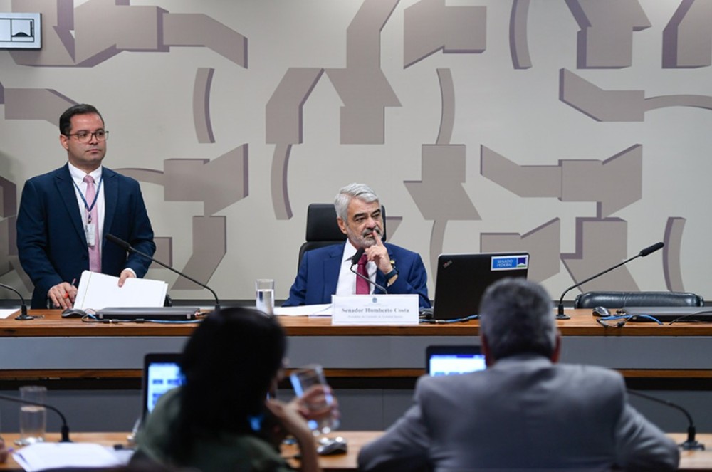 CAS debate cancelamento de planos de saúde