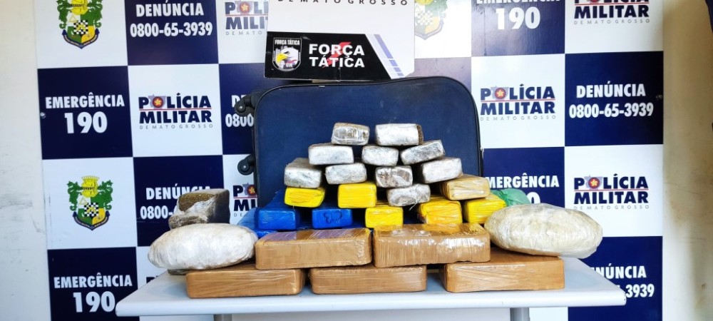 PM aborda táxi e prende passageiro que carregava 37 quilos de drogas em malas