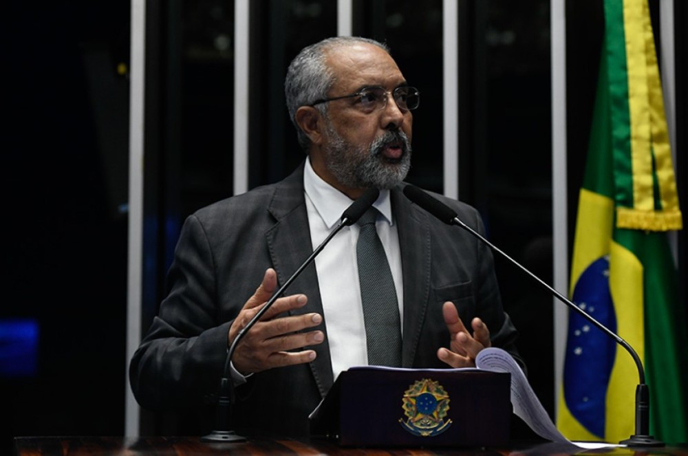 Senado vai doar livros para bibliotecas atingidas pelas enchentes no RS, diz Paim