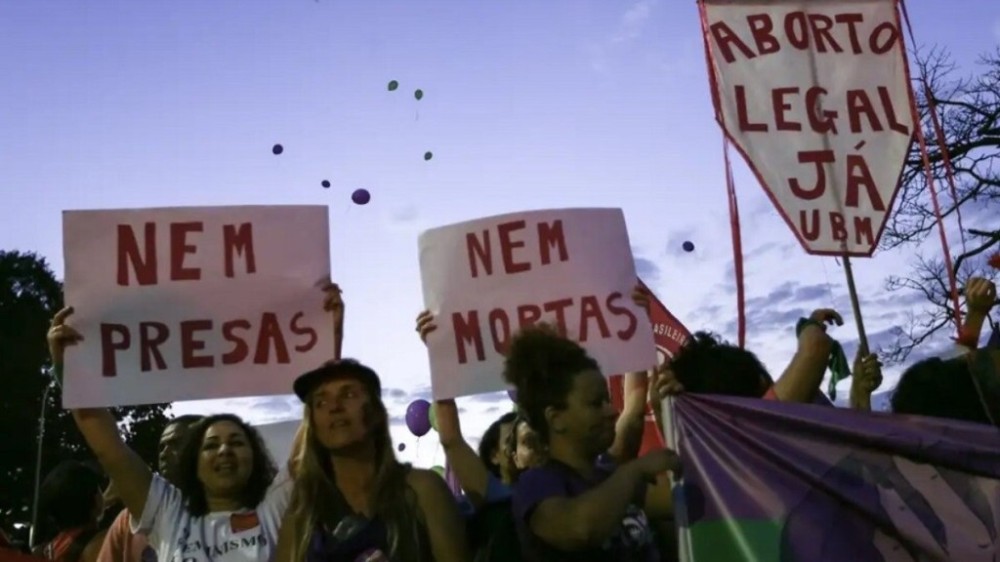 Aborto legal: falhas na rede de apoio penalizam meninas e mulheres