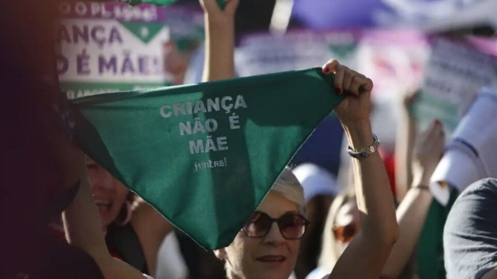 Cariocas e paulistas vão às ruas contra PL que equipara aborto a homicídio