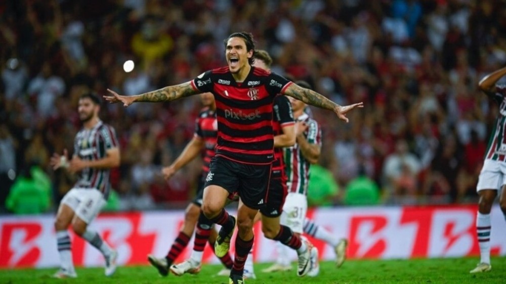 Flamengo vence o clássico e afuna o Fluminense na lanterna