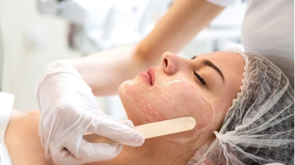 Anvisa proíbe peeling de fenol após morte em SP
