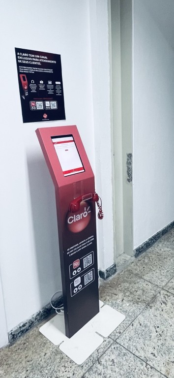 Empresa de telefonia instala totem para atendimento pré-processual no Fórum de Cuiabá