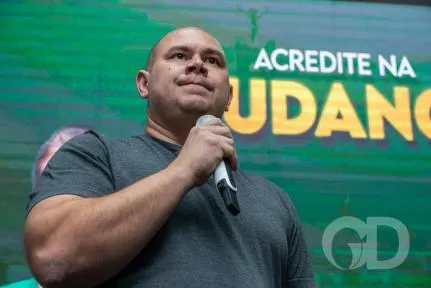 Abílio 'não tem casa' e declara R$ 81 mil; vice tem R$ 1.6 milhão