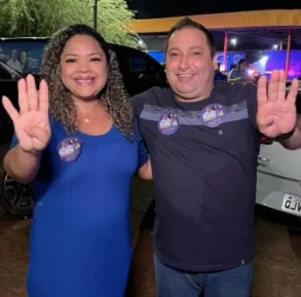 Candidato dá 'start' em campanha com adesivaço em Poconé