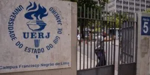 Estudantes seguem ocupando a Uerj após fim de prazo dado pela reitoria