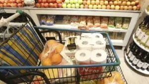 Venda no comércio varejista cresce 0,6% de junho para julho, diz IBGE